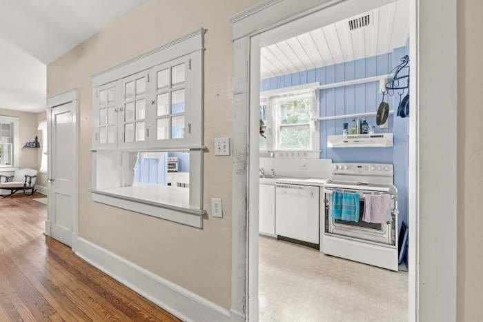 702 N Swinton Ave - Photo 7 of 13