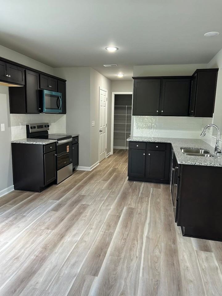 402 Grand Oaks Dr - Photo 6 of 16