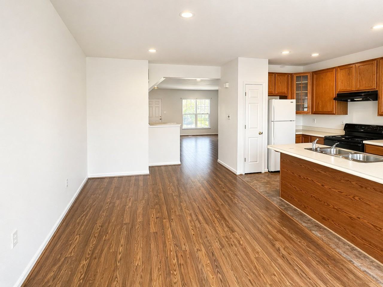 6726 Emmanuel Ct - Photo 2 of 11