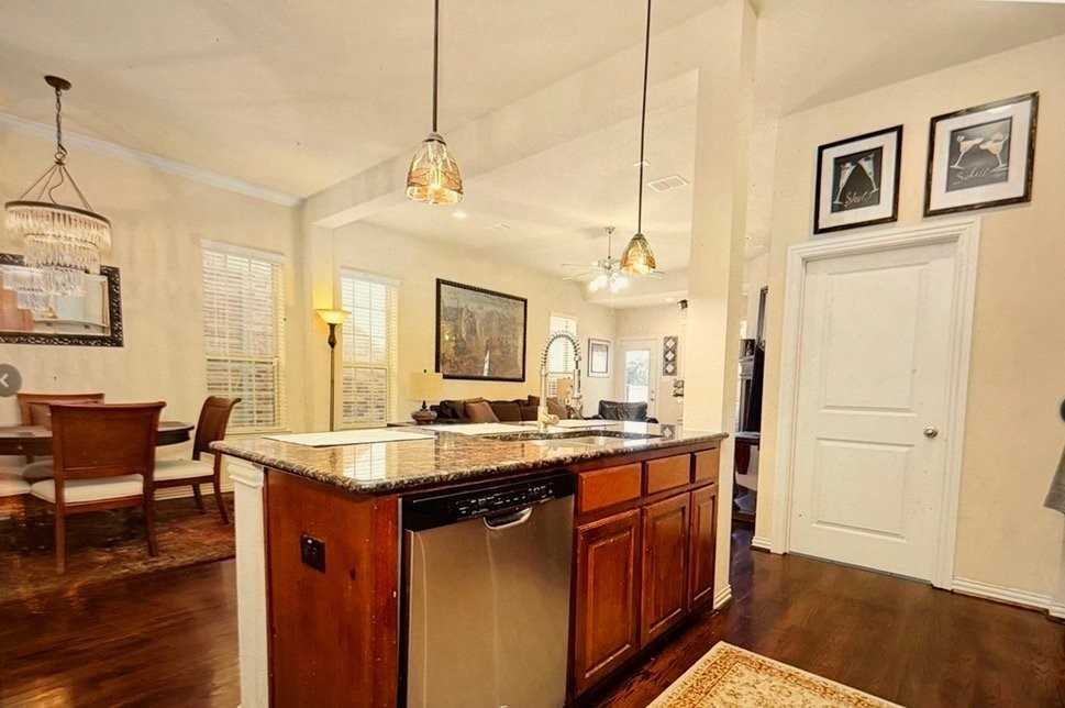 3108 Hereford Dr - Photo 3 of 20