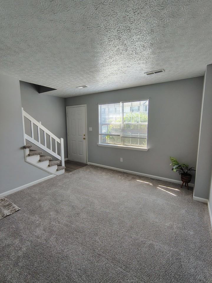 30 Fonda Dr - Photo 2 of 8