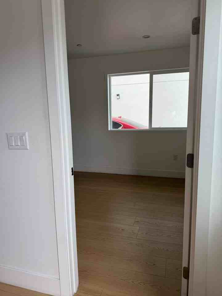 1400 W 57th St - Photo 4 of 16