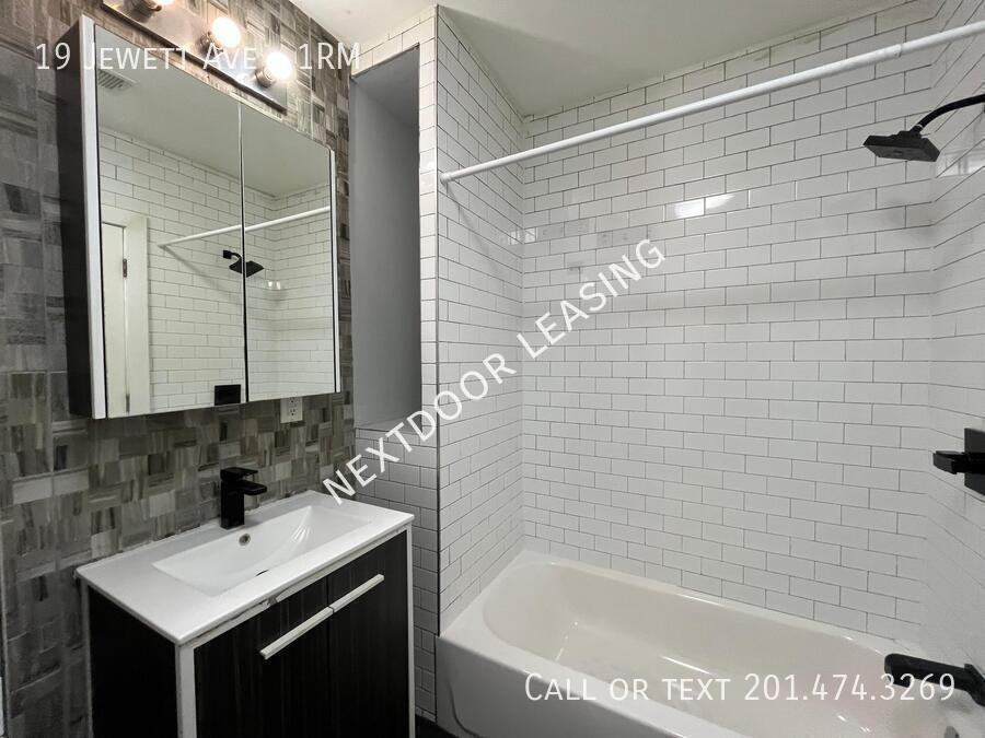 19 Jewett Ave #1RM - Photo 4 of 10