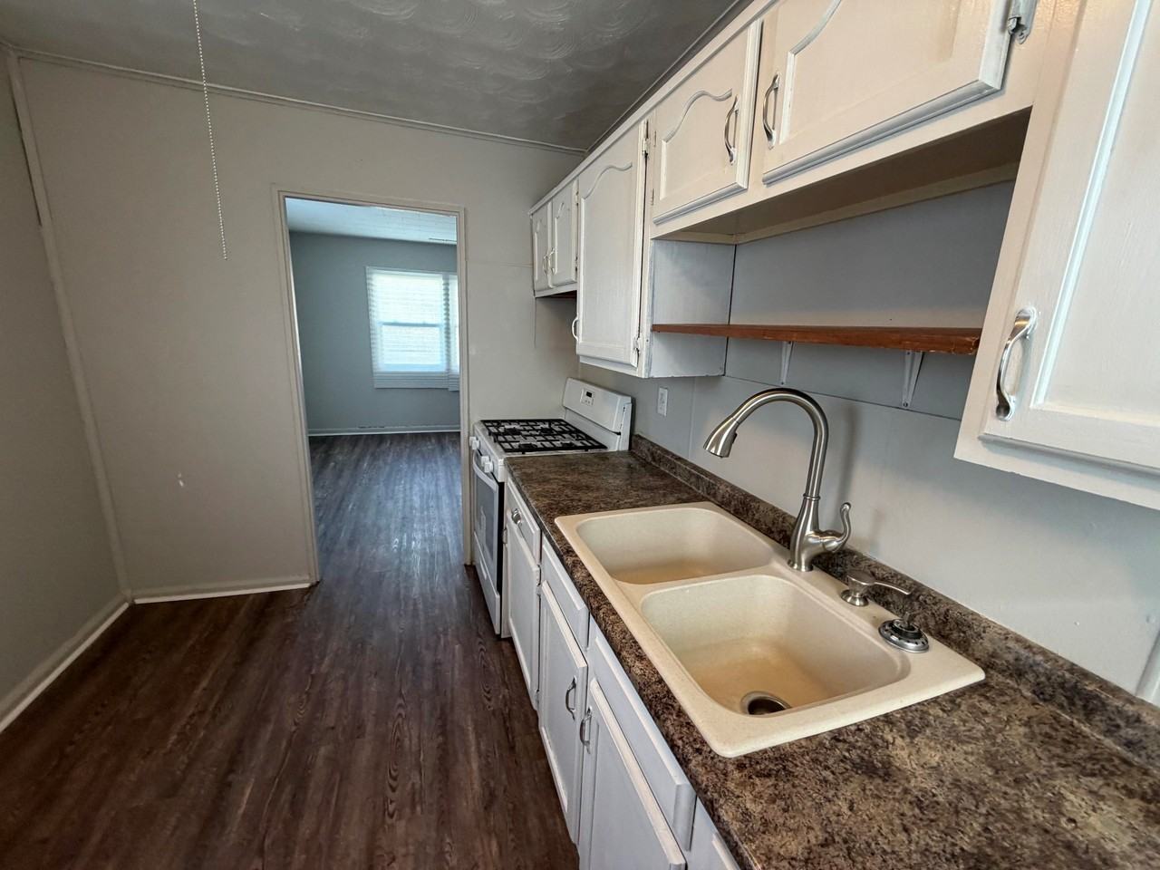 217 Edwards St - Photo 2 of 13