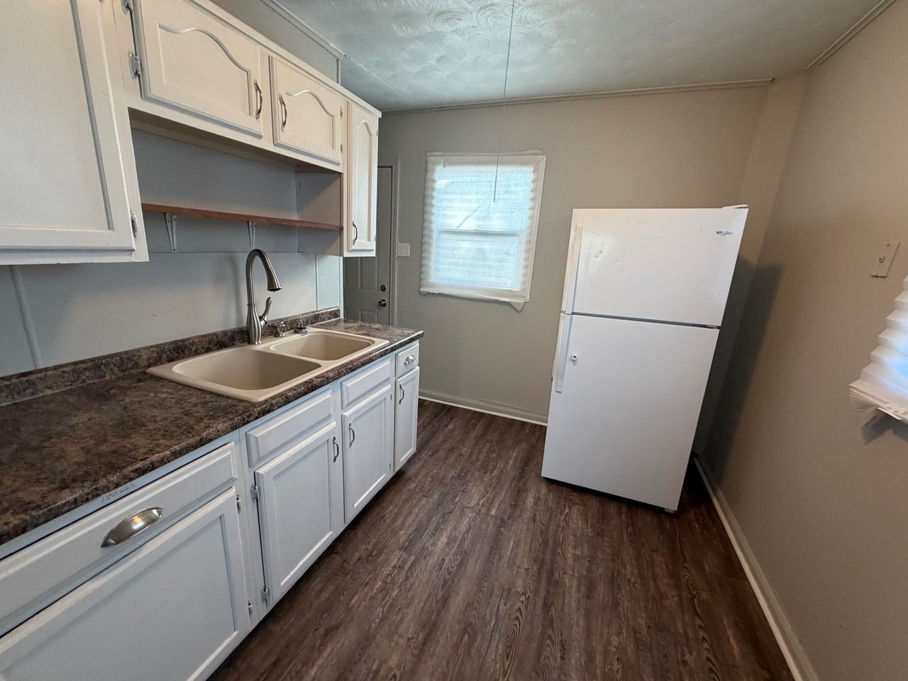 217 Edwards St - Photo 3 of 13