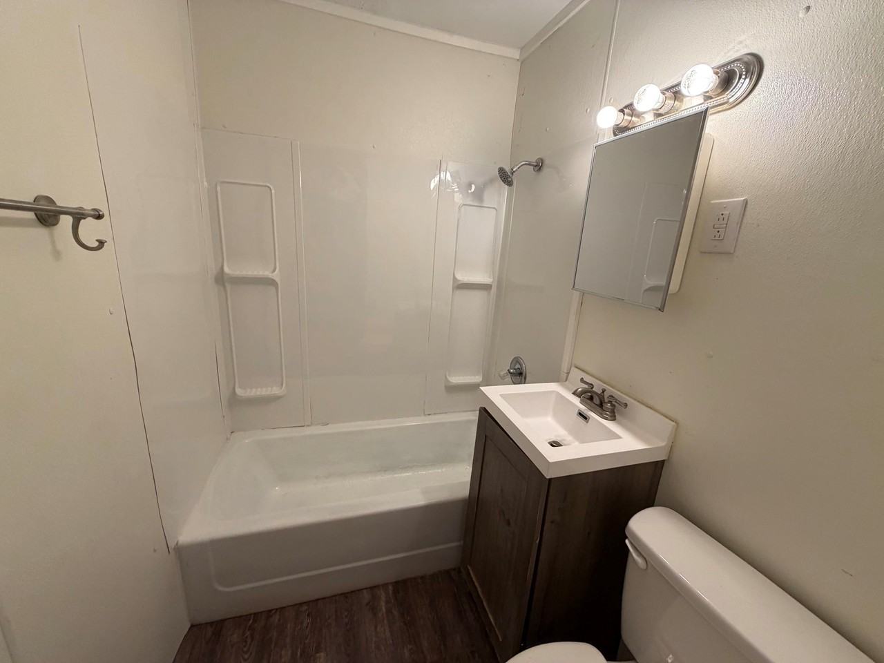 217 Edwards St - Photo 4 of 13