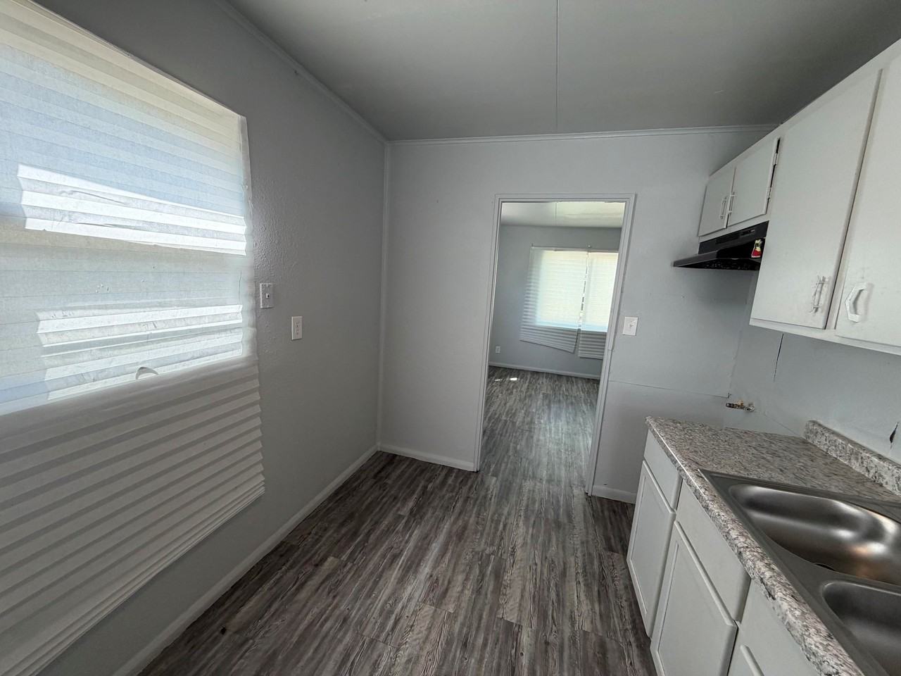 1011 Giddings St - Photo 3 of 12