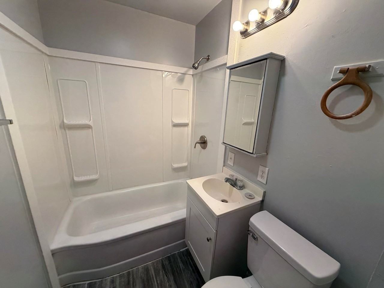 1011 Giddings St - Photo 4 of 12