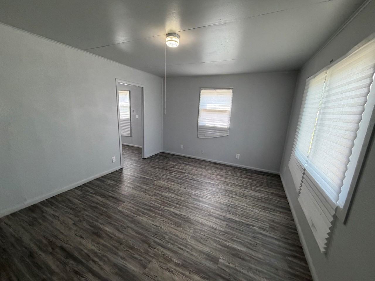 1011 Giddings St - Photo 6 of 12