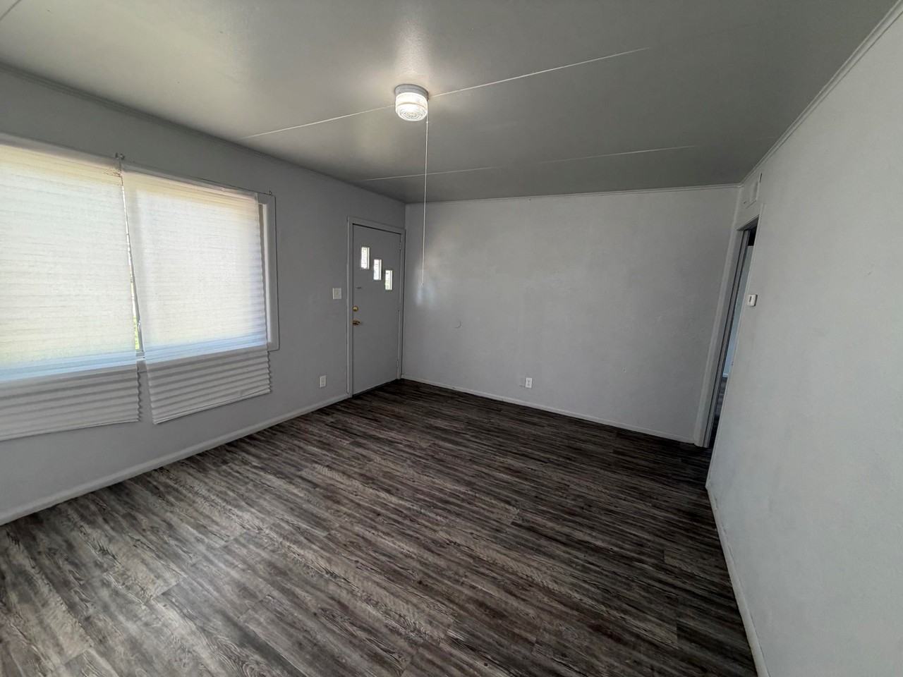 1011 Giddings St - Photo 7 of 12