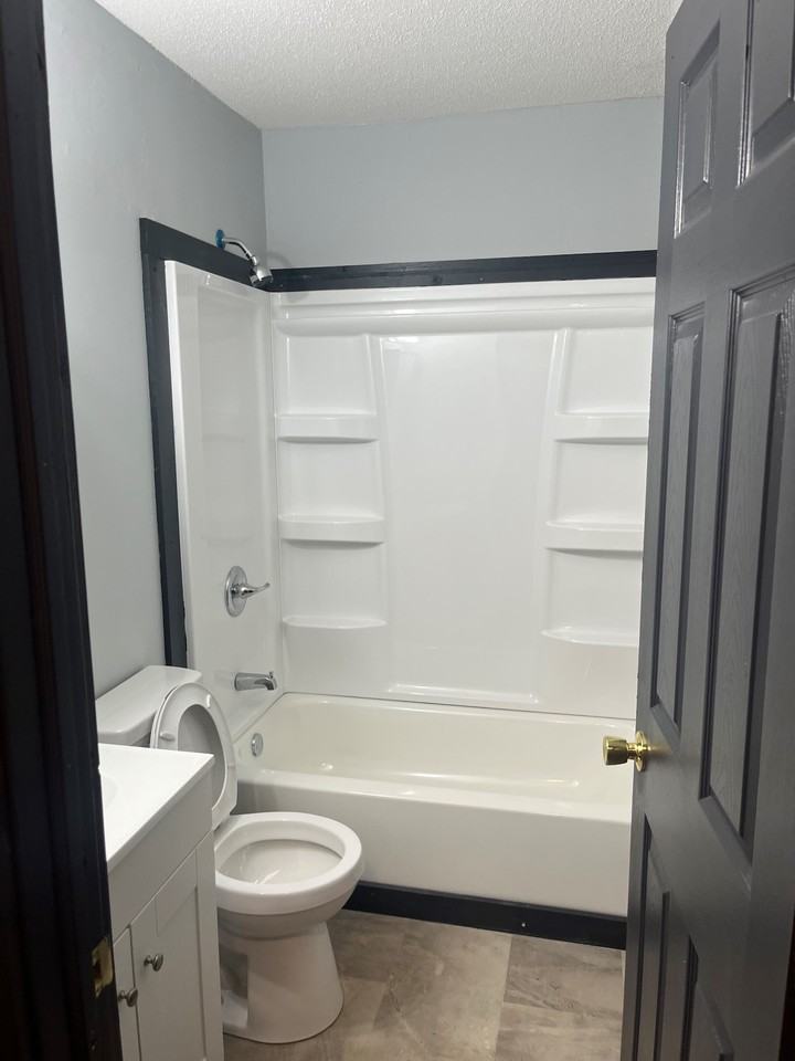 208 Logan St - Photo 4 of 15