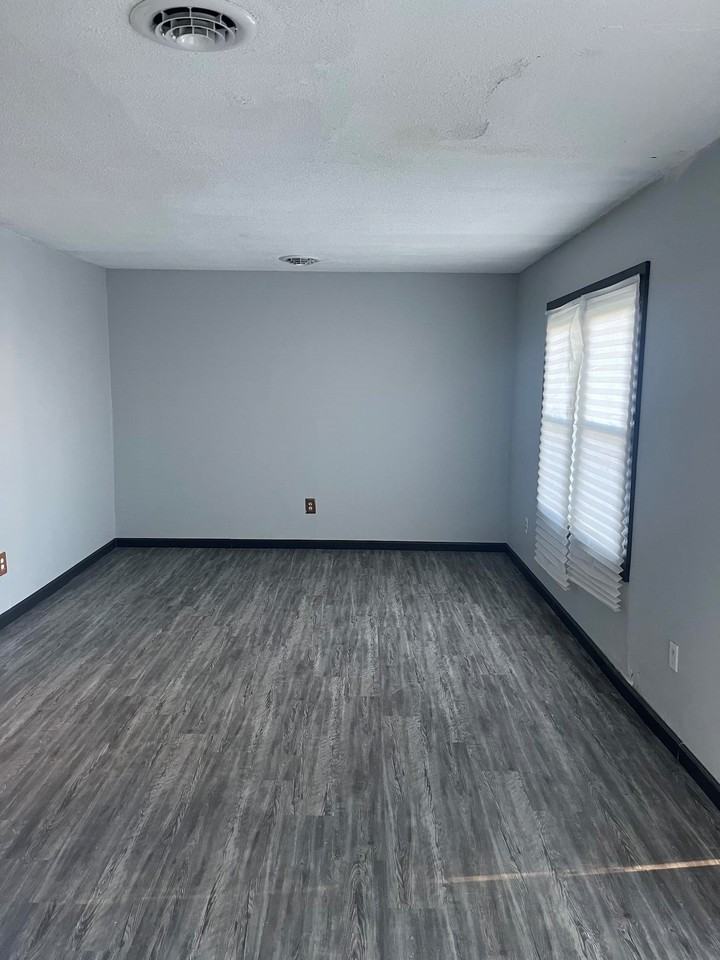 208 Logan St - Photo 6 of 15