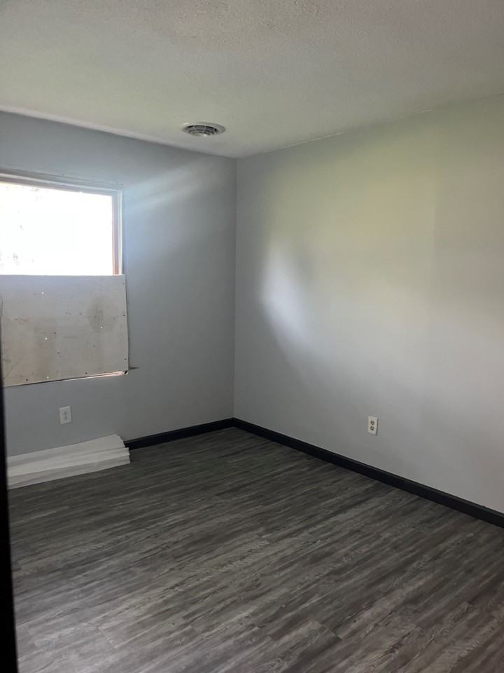 208 Logan St - Photo 7 of 15