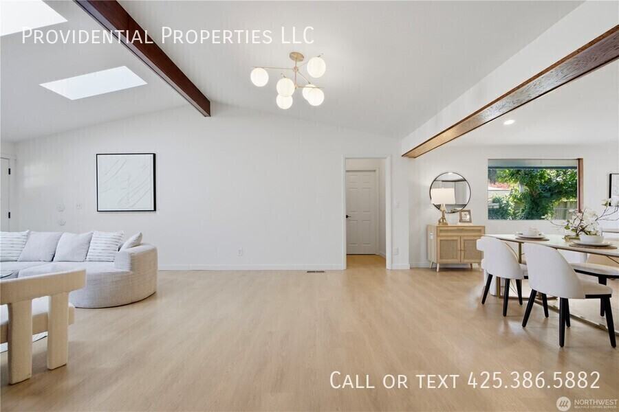 527 N 200th St - Photo 4 of 27