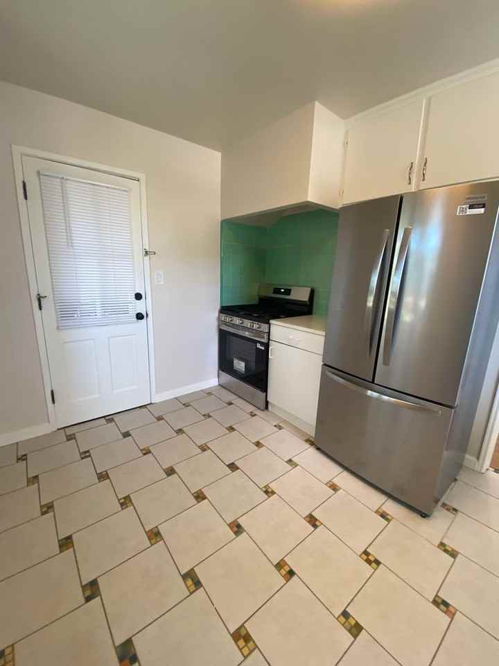 2414 Monroe Ave - Photo 7 of 10