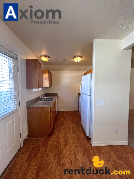 465 Taft Ave #B - Photo 3 of 27