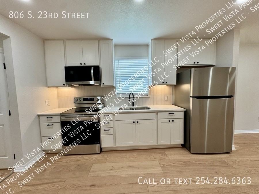 806 S 23rd St - Photo 4 of 15