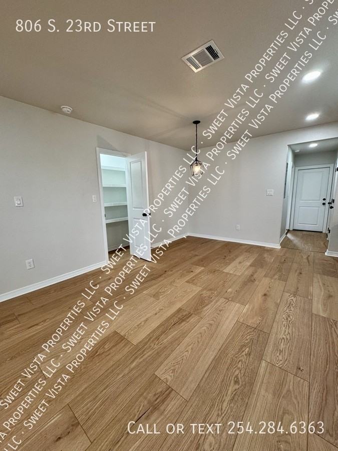 806 S 23rd St - Photo 6 of 15