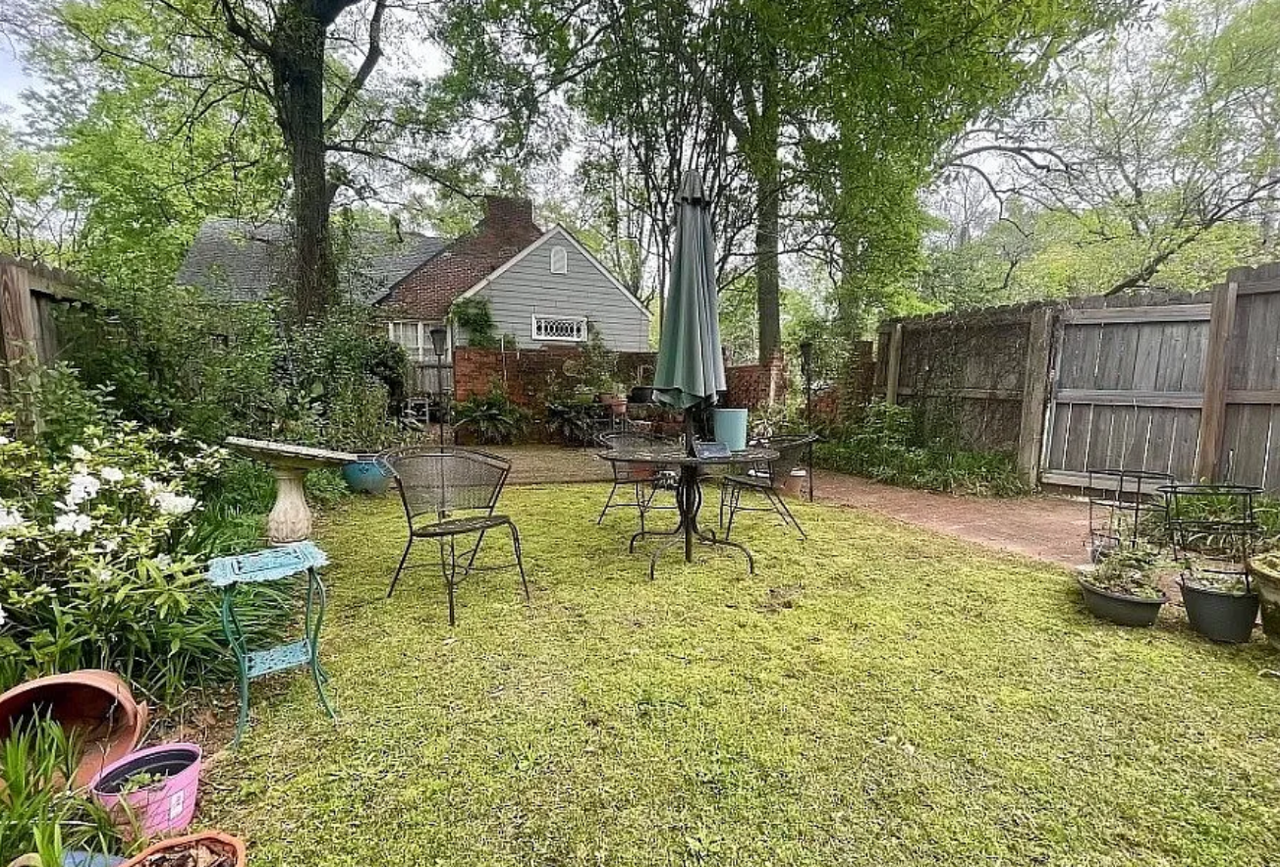 433 Thorn PlMontgomery #B - Photo 2 of 6