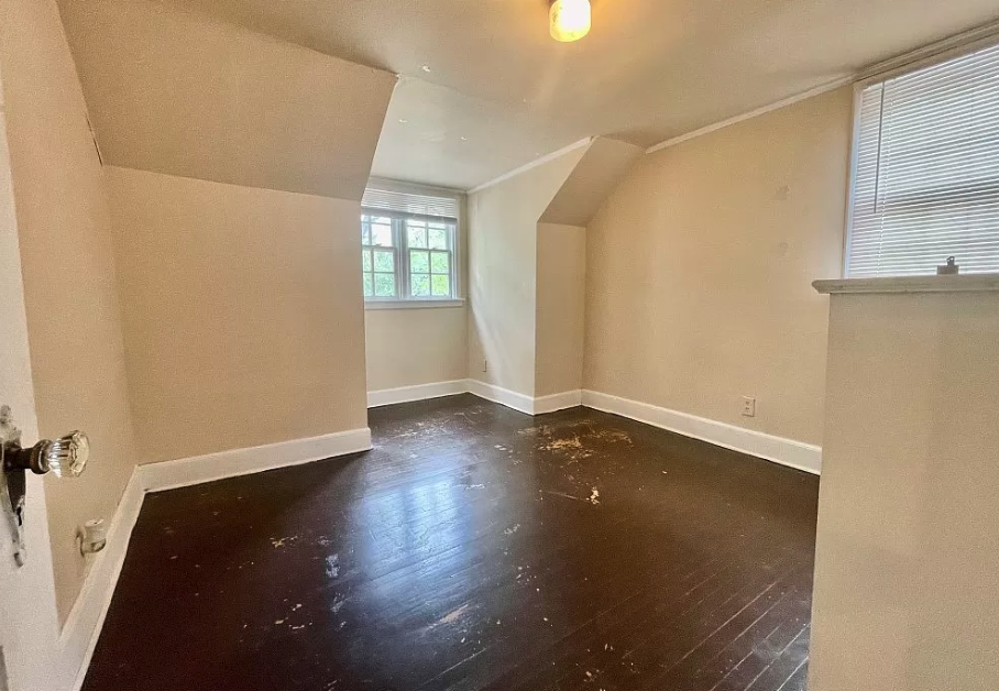 433 Thorn PlMontgomery #B - Photo 4 of 6