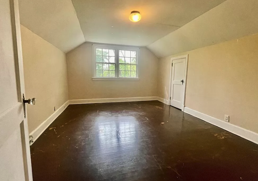 433 Thorn PlMontgomery #B - Photo 5 of 6