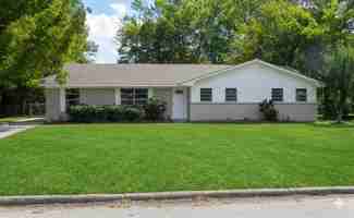 featured image of 2724 Endicott Dr