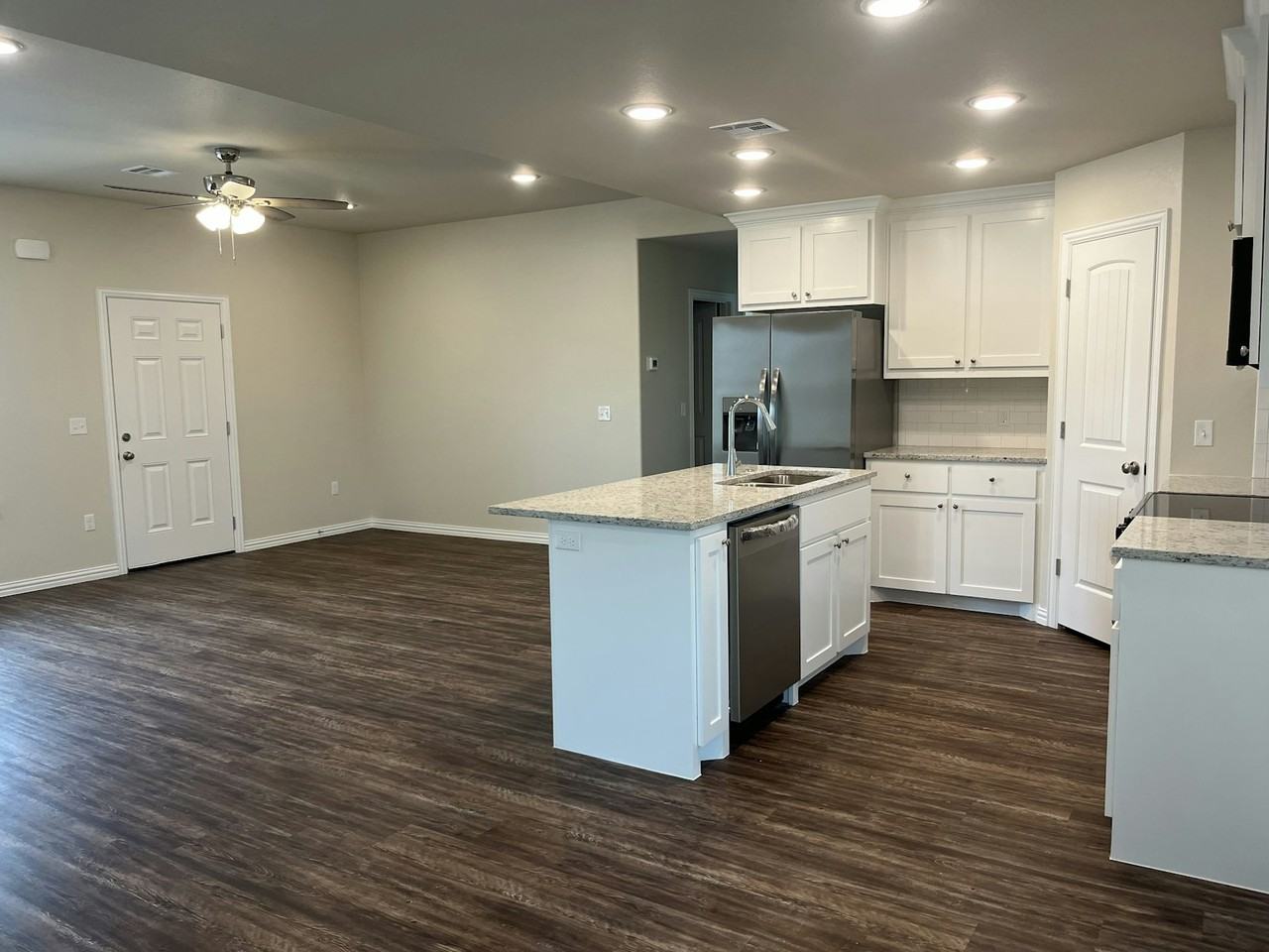 503 Honeysuckle Lane - Photo 3 of 10