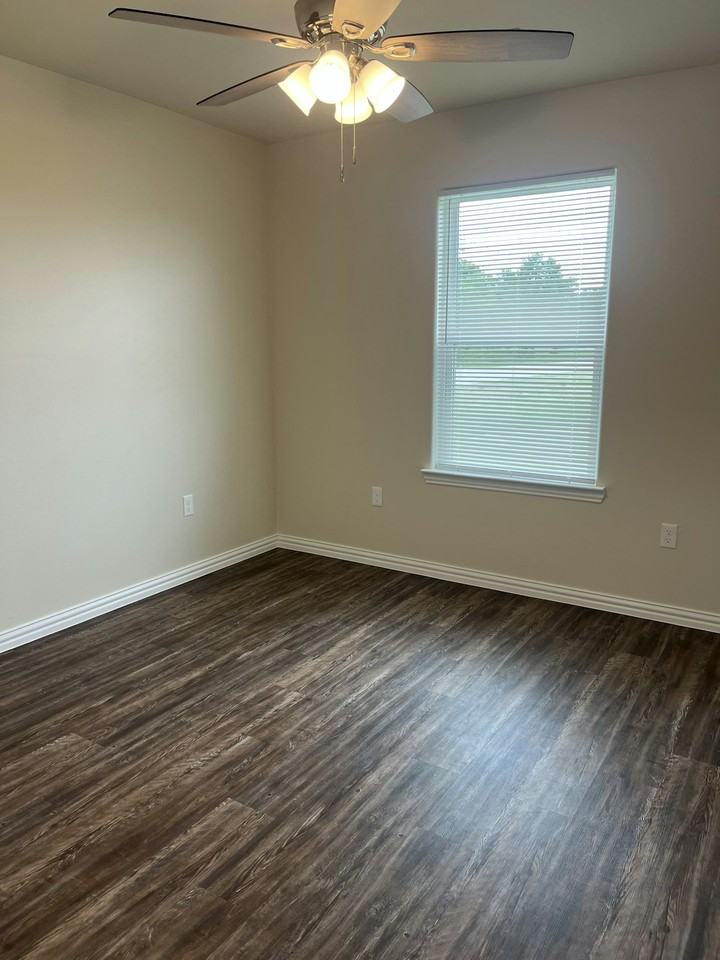 503 Honeysuckle Lane - Photo 7 of 10