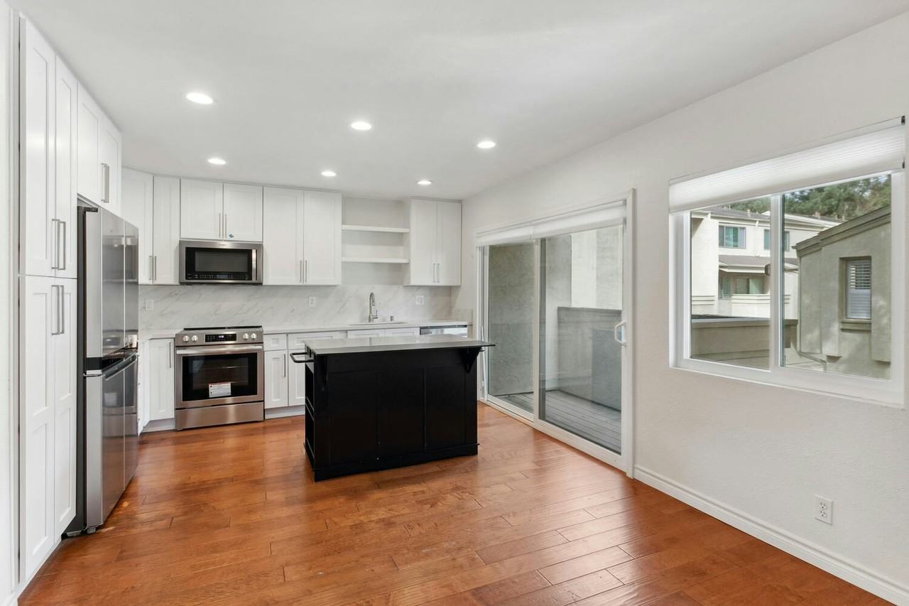 3264 Caminito Eastbluff #105, Unit 105 - Photo 7 of 29