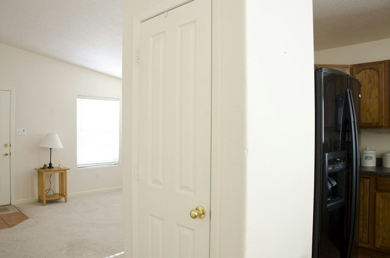 10439 Calle Acanta Northwest - Photo 4 of 32