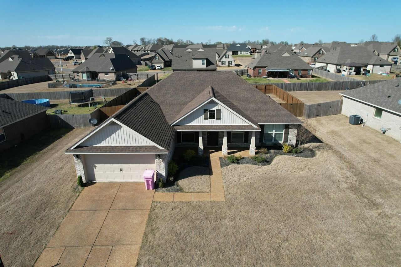 2610 Madeline Ln - Photo 4 of 35