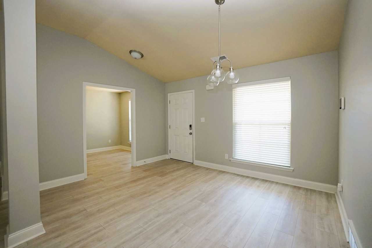 2610 Madeline Ln - Photo 6 of 35
