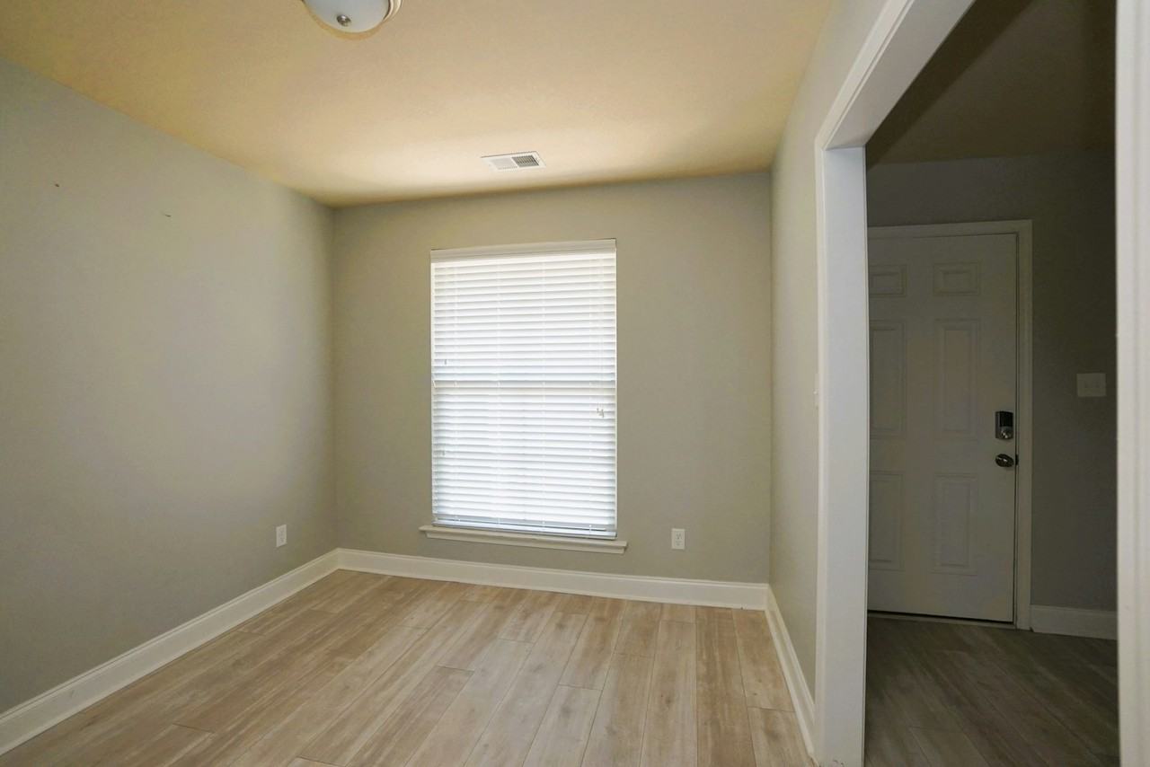2610 Madeline Ln - Photo 7 of 35