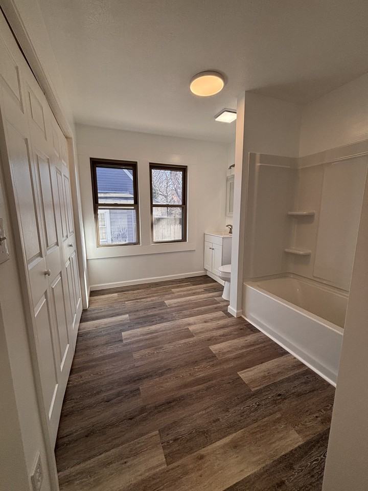 1004 E Delmar St #1 - Photo 6 of 11