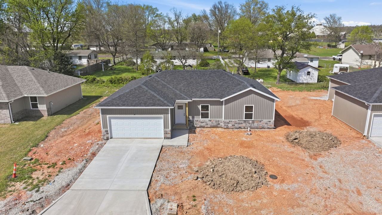 42 Whitley Ln #1 - Photo 2 of 10