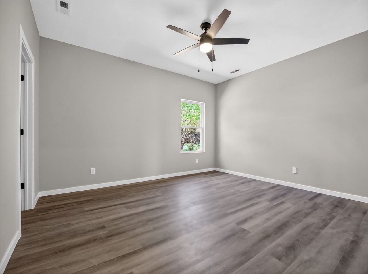 43 Whitley Ln #1 - Photo 2 of 8