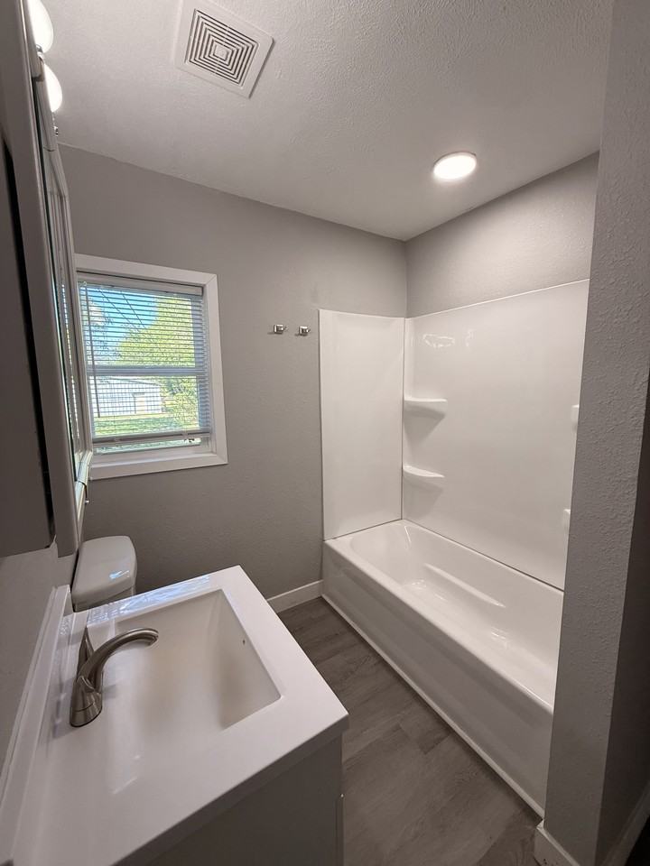 9 E Delta St #1 - Photo 5 of 8