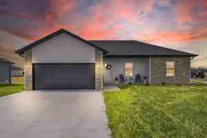 featured image of 104 Bluegrass St #1