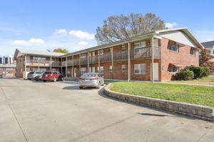 featured image of 937 E Elm St