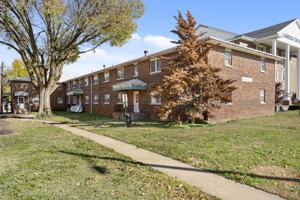 featured image of 945 E Elm St