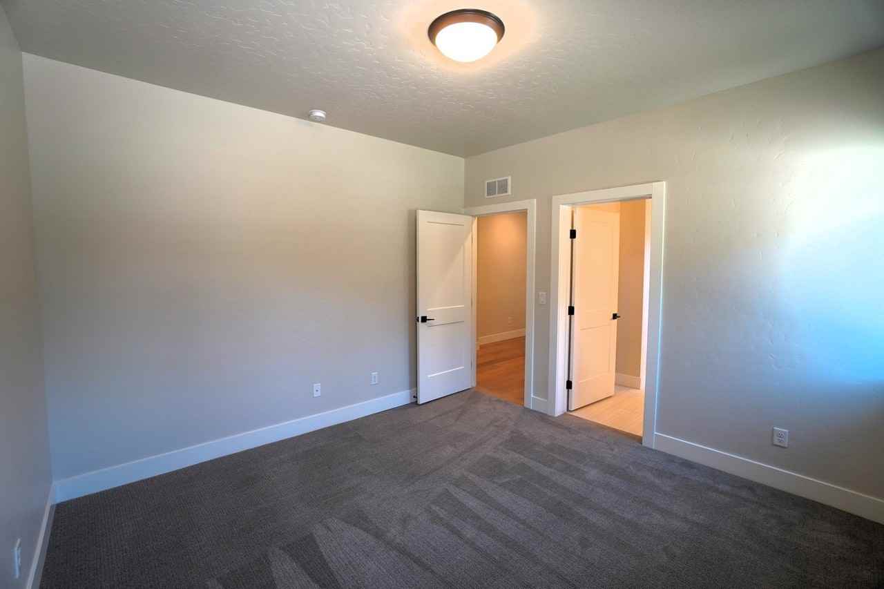 3045 S Honeycomb Way #1 - Photo 5 of 33