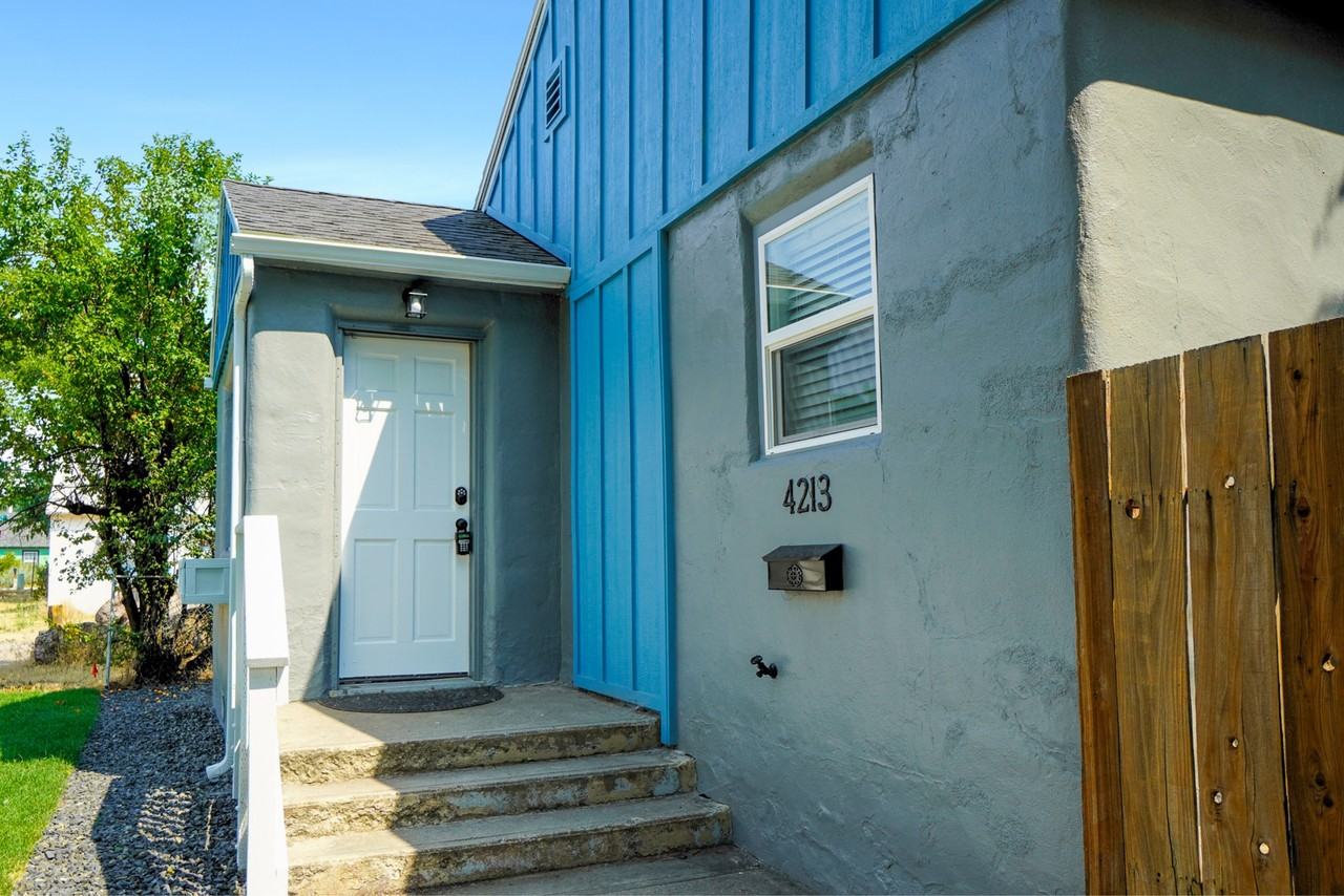 4213 W Clark St #1 - Photo 3 of 18