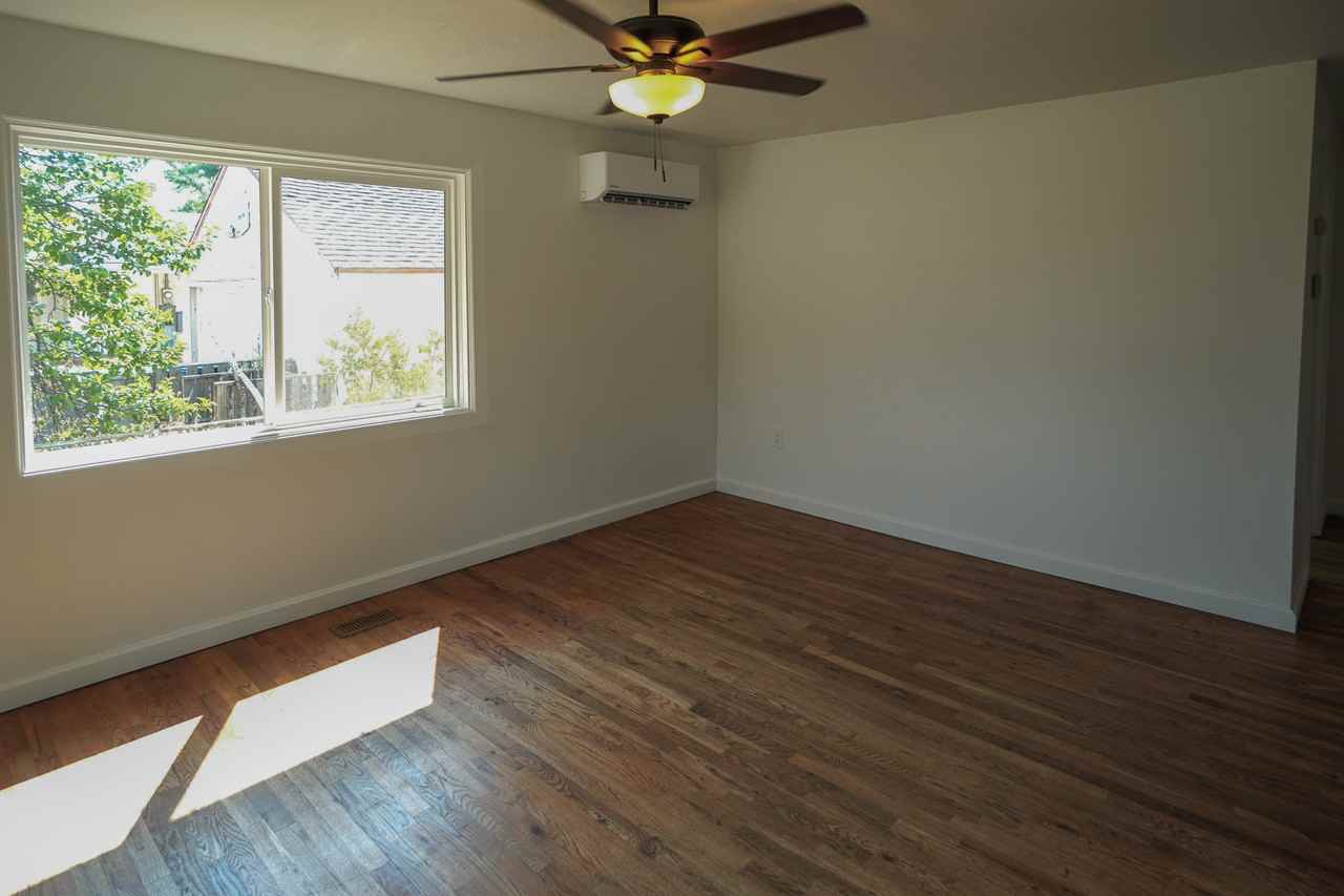 4213 W Clark St #1 - Photo 4 of 18