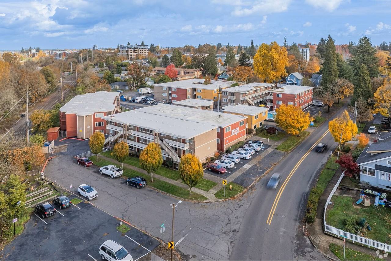 Willamette Terrace Apartments - Photo 4 of 25