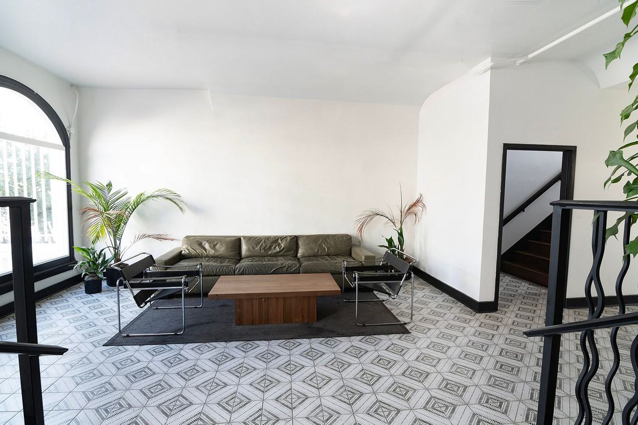 8th Street Studios Near Downtown Los Angeles – Move - Photo 5 of 16