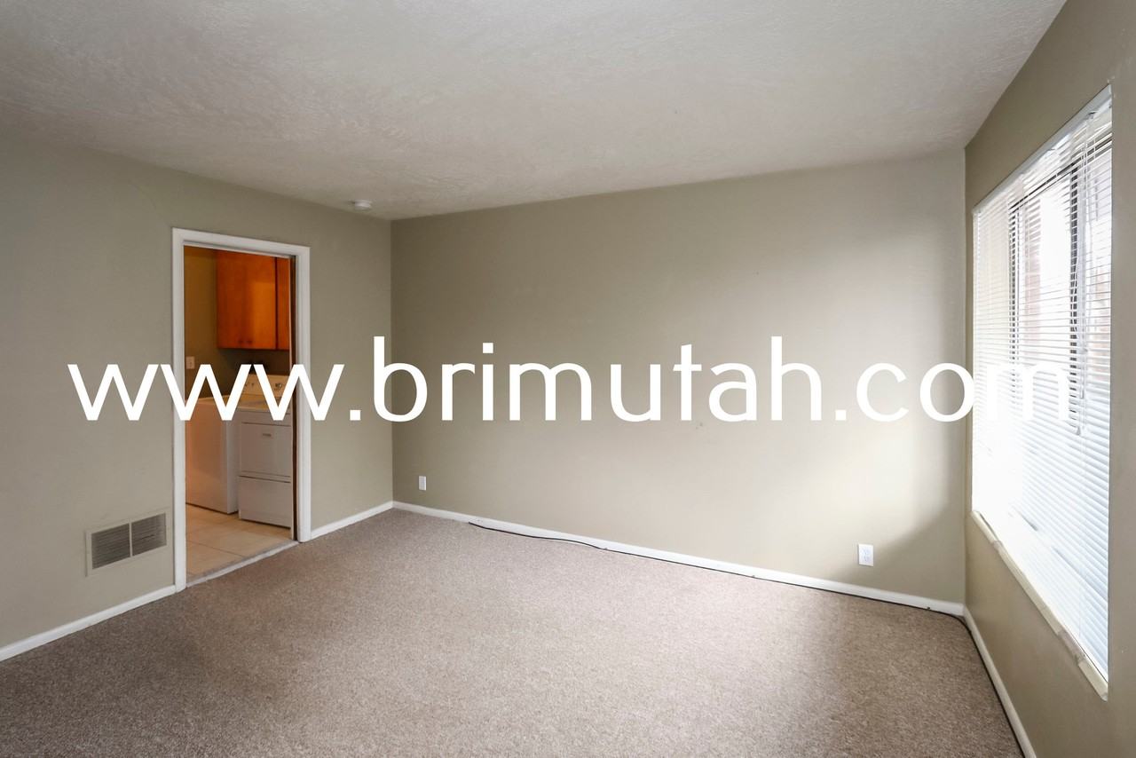 555 S. 800 E. - Photo 4 of 15