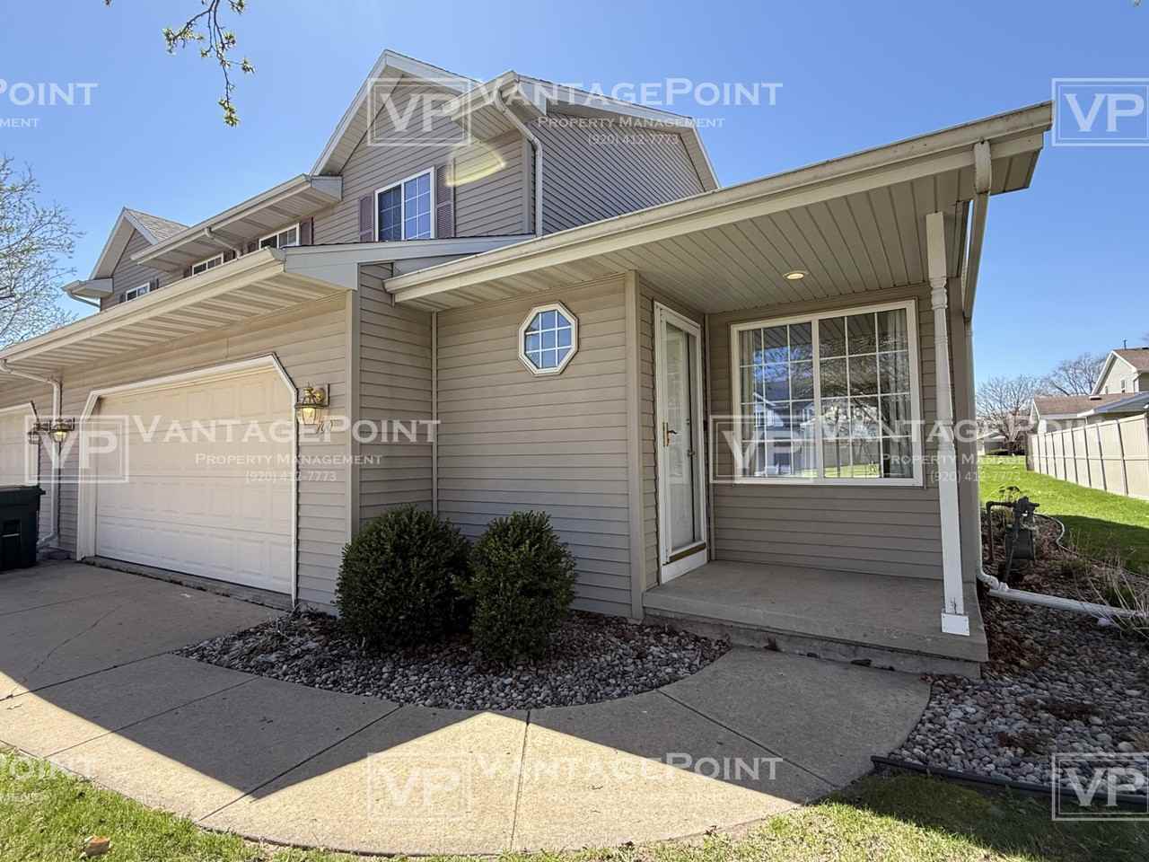 700 - 702 Mollies Way - Photo 2 of 21