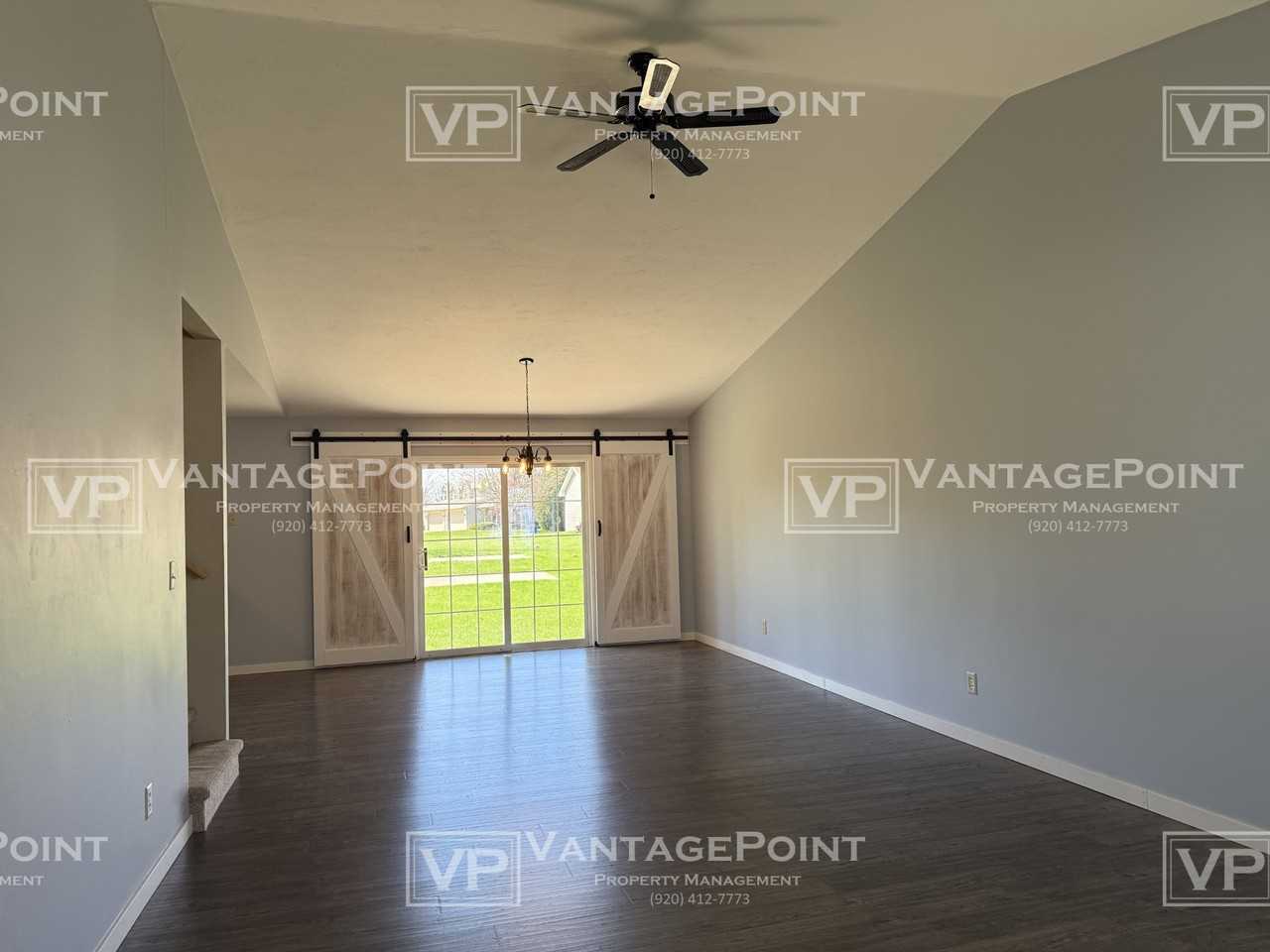 700 - 702 Mollies Way - Photo 4 of 21