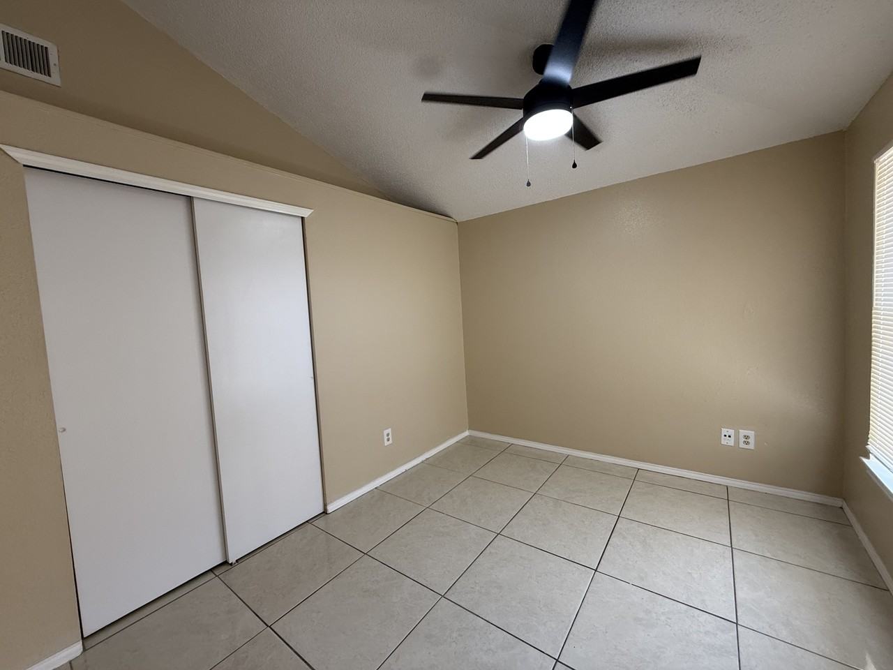 1524 Greg Powers Drive - Photo 6 of 25