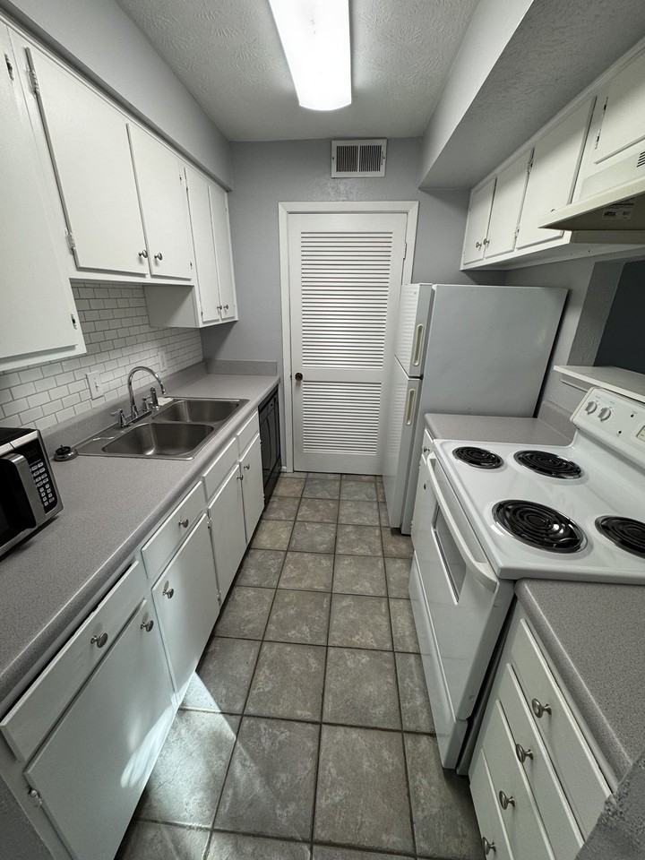 810 Bellevue Road - 1Unit 207 #1 - Photo 3 of 8
